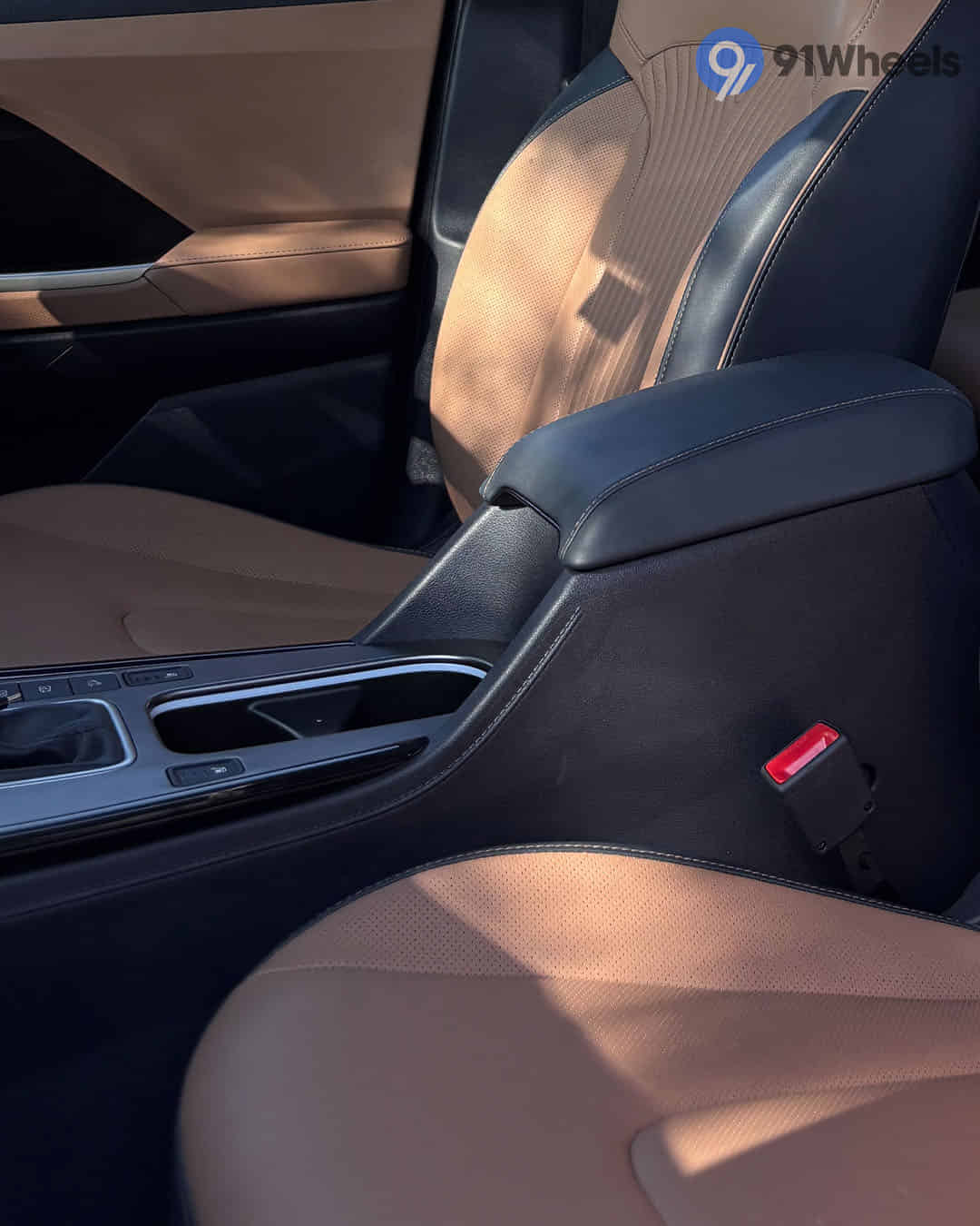 Front Centre Arm Rest