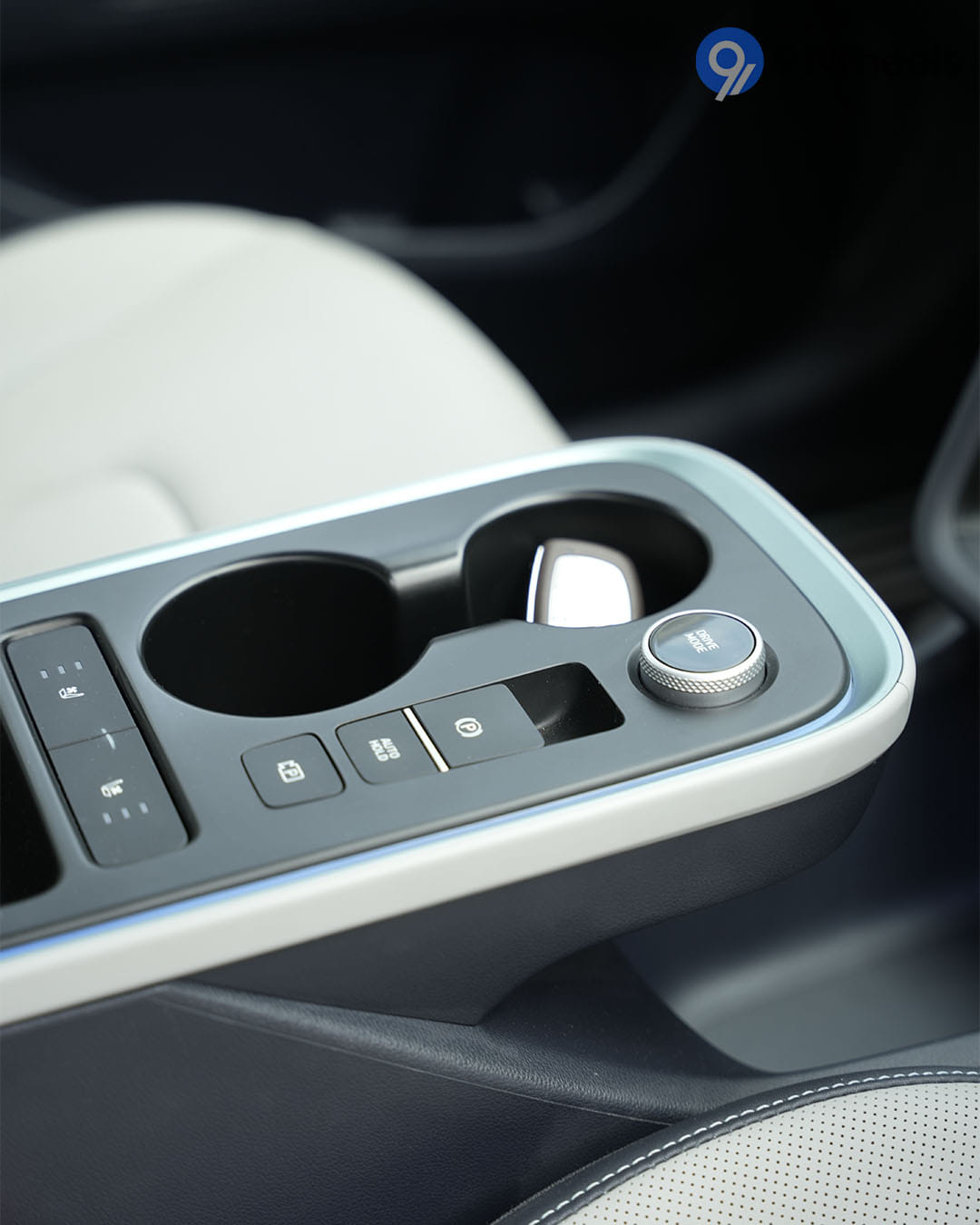 Dashboard & Front Cabin - 11 Dashboard & Front Cabin - 11