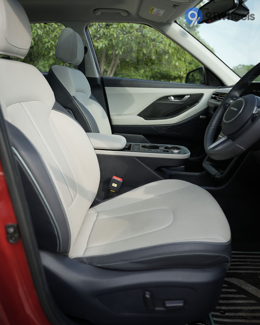 Seats & Cabin Comfort - 3 Seats & Cabin Comfort - 3