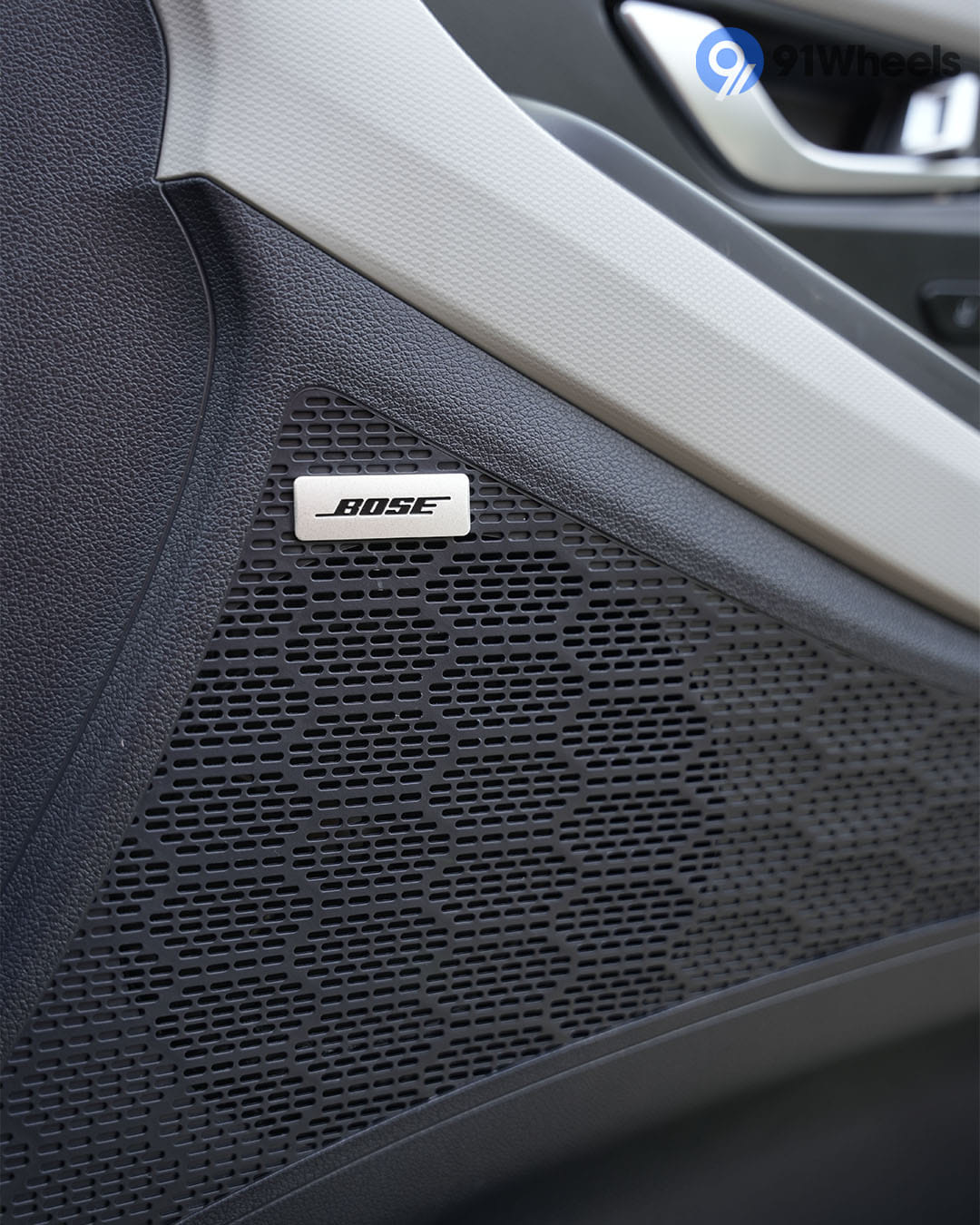 Infotainment & Charging - 1 Infotainment & Charging - 1