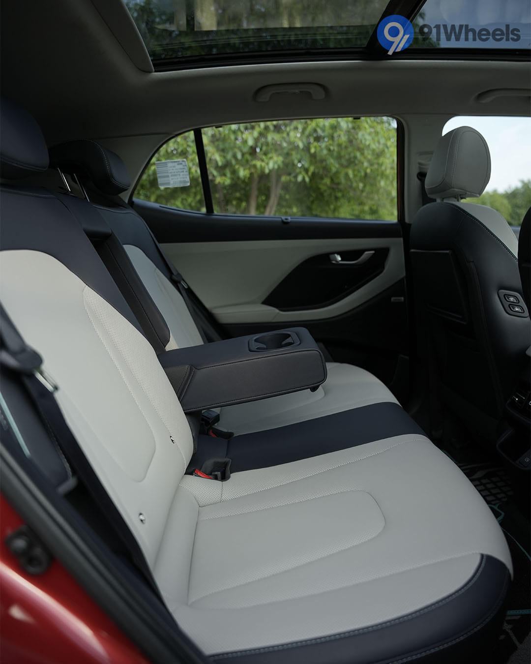 Seats & Cabin Comfort - 4 Seats & Cabin Comfort - 4