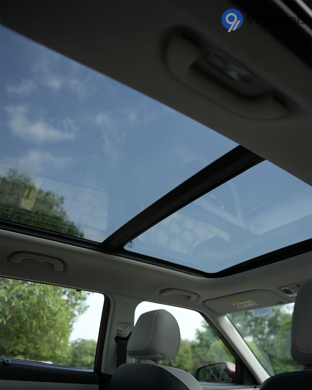 Seats & Cabin Comfort - 6 Seats & Cabin Comfort - 6