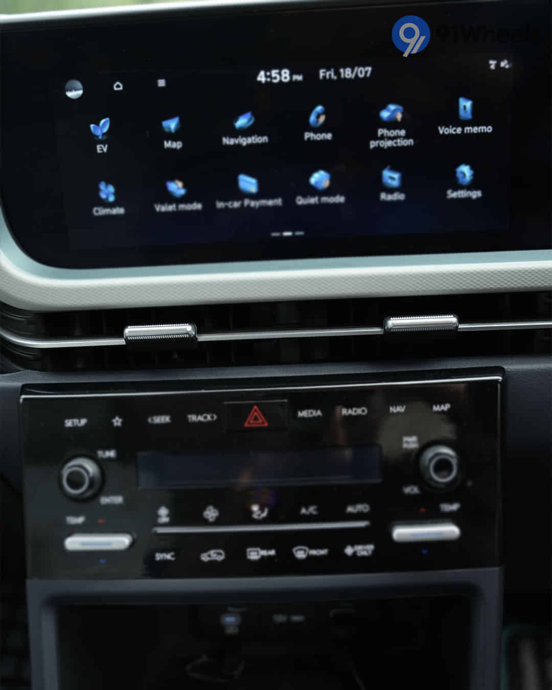 Front Centre Air Vents