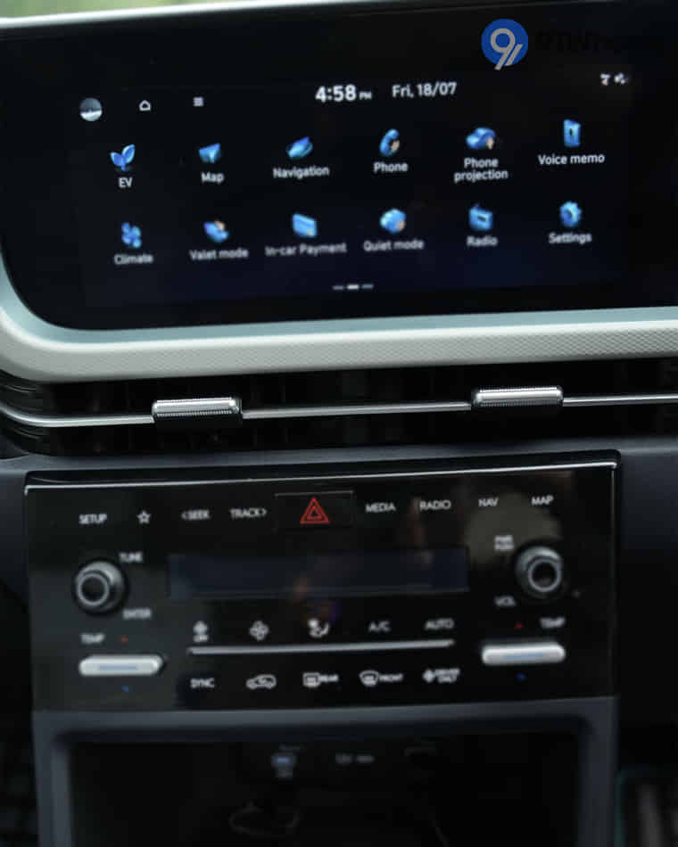 Dashboard & Front Cabin - 4