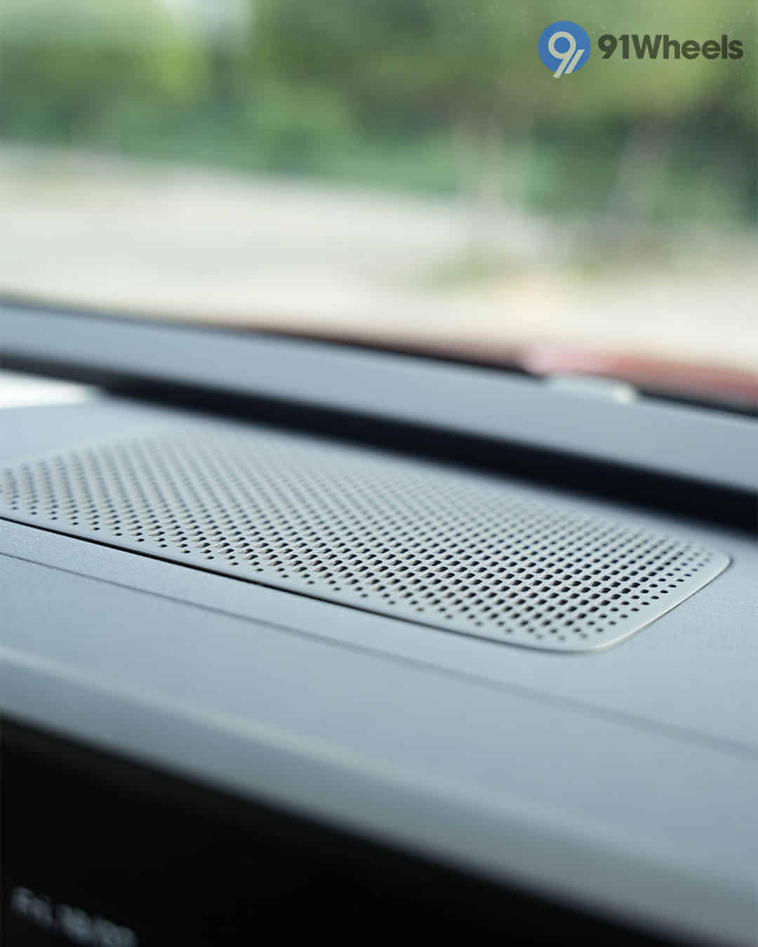 Central Dashboard Top Storage / Speaker