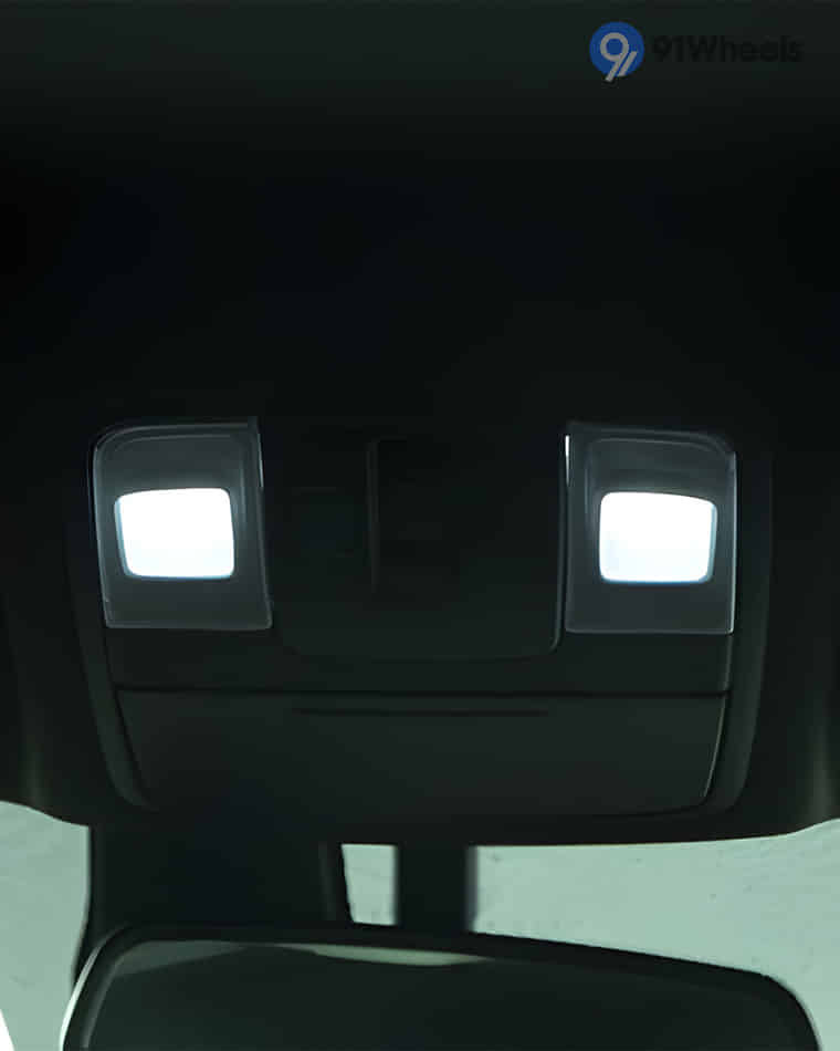 Dashboard & Front Cabin - 75