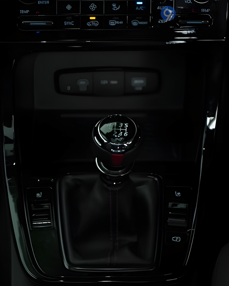 Dashboard & Front Cabin - 73