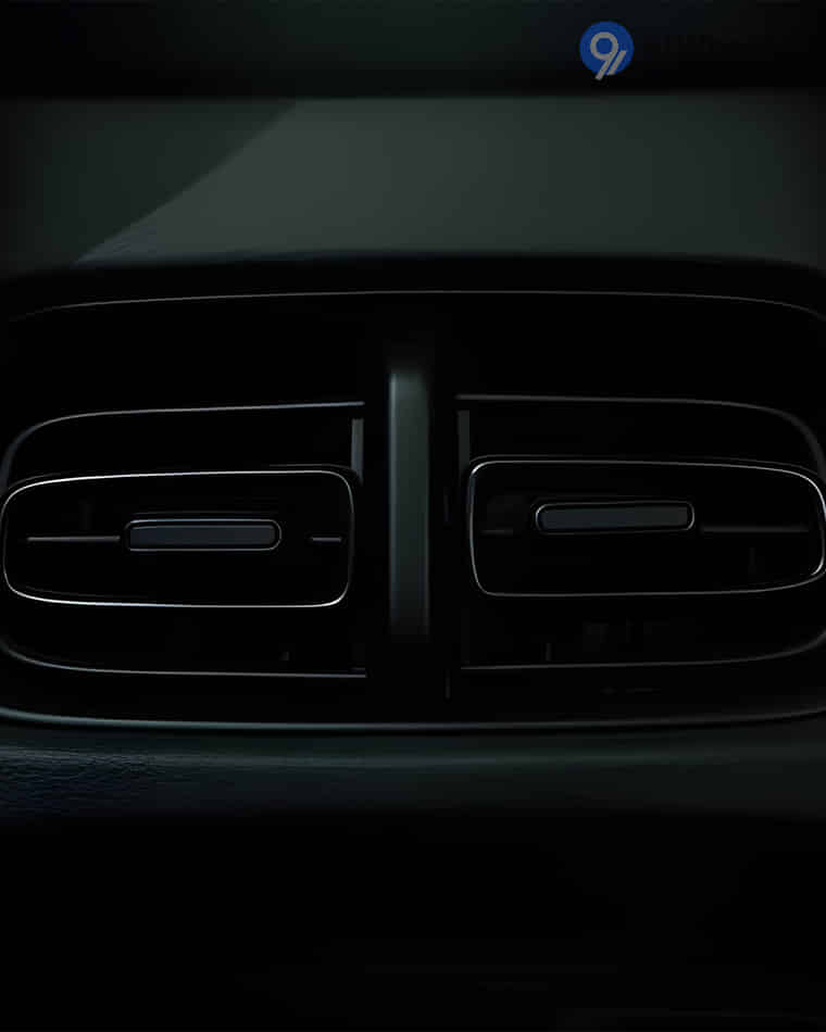 Dashboard & Front Cabin - 60