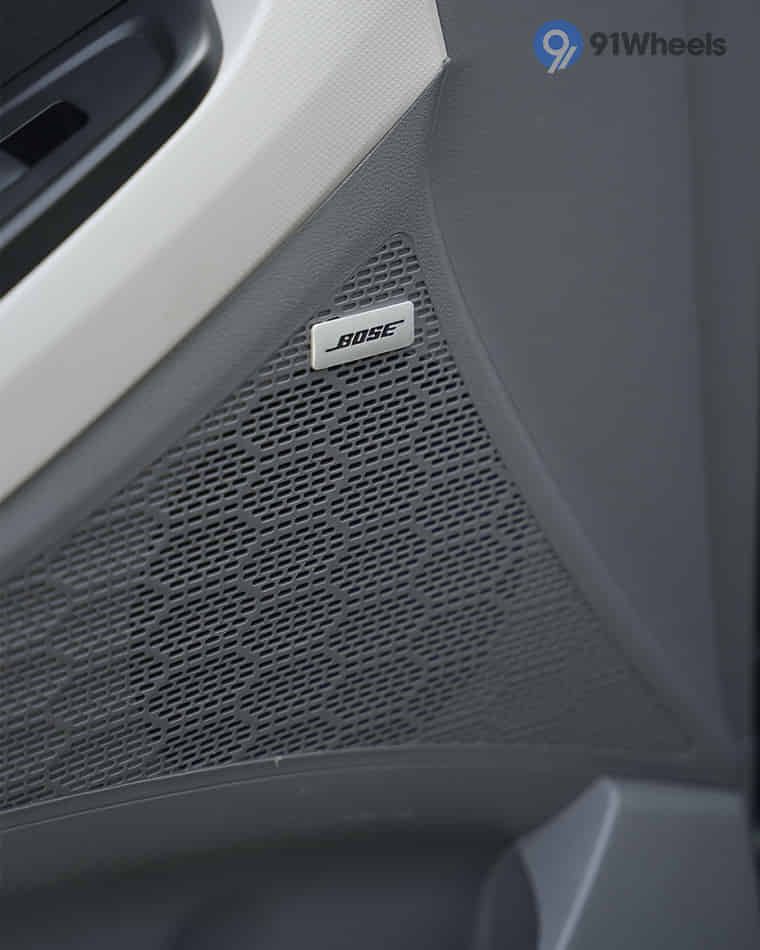 Infotainment & Charging - 3