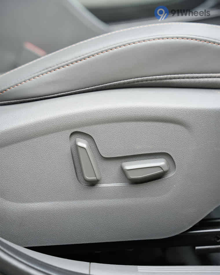 Seats & Cabin Comfort - 9