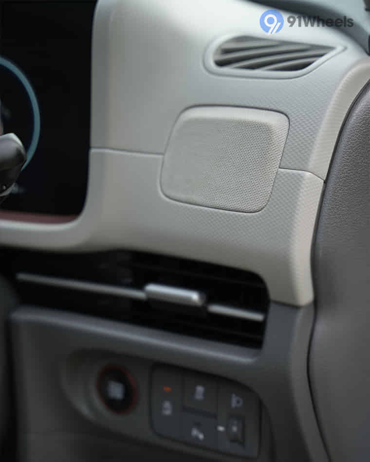 Dashboard & Front Cabin - 4