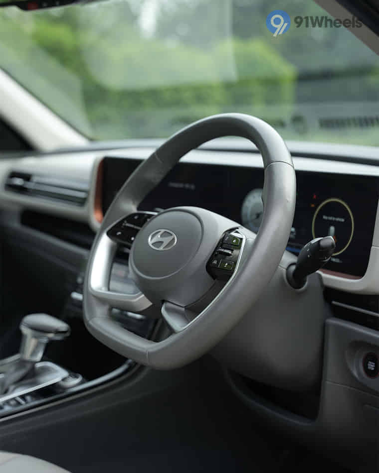 Dashboard & Front Cabin - 14