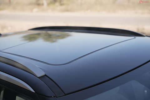 Hyundai Creta Facelift SX Tech DT 1.5L Normal Petrol Manual (6MT) Car Roof