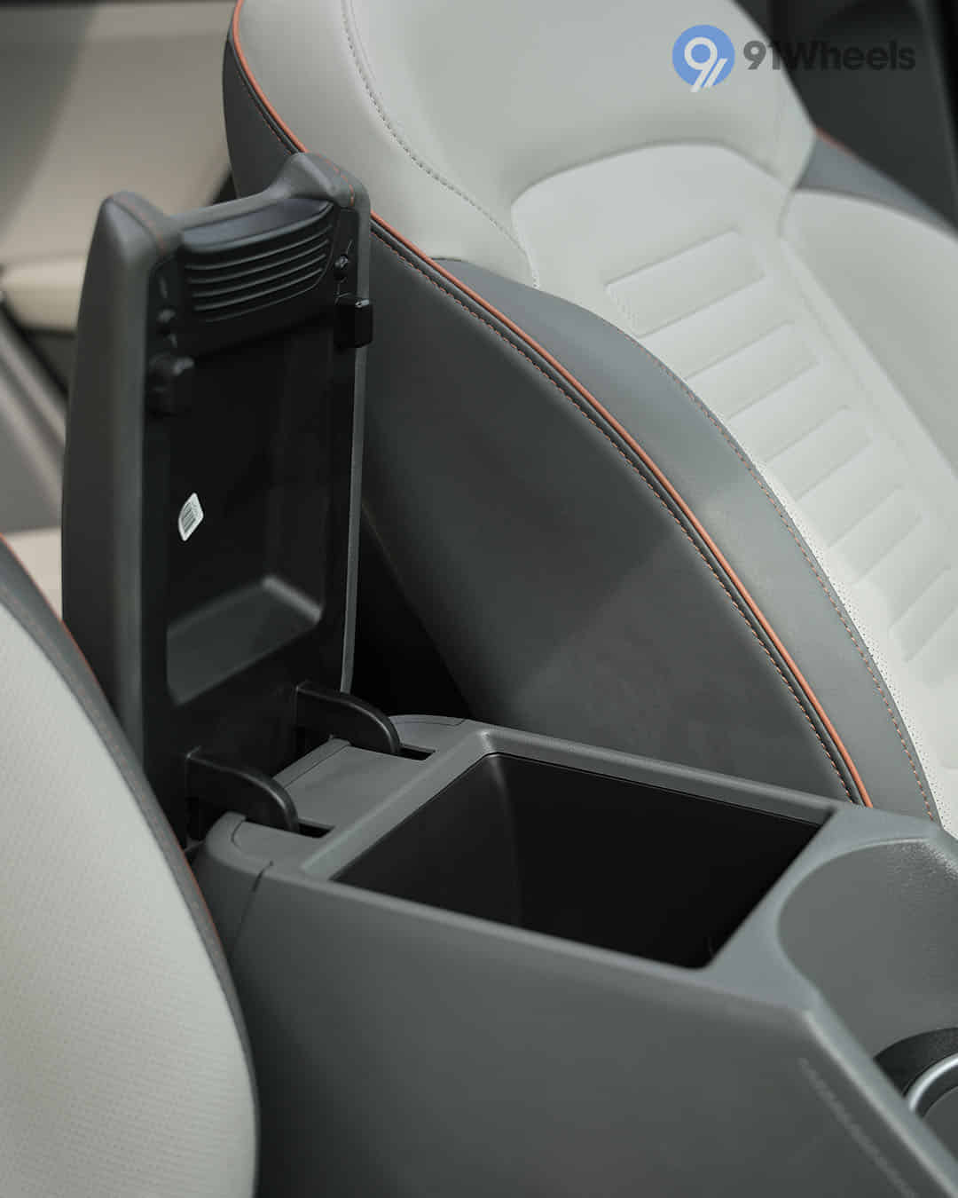 Centre Console / Centre Console Storage