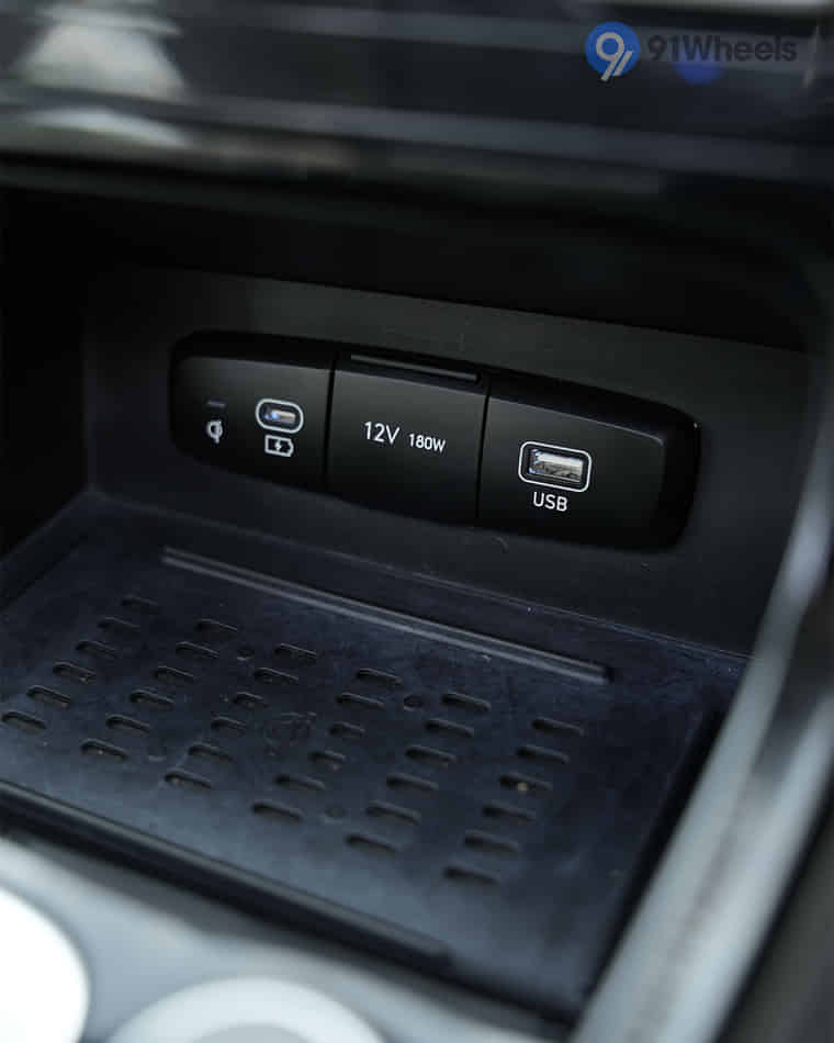 Dashboard & Front Cabin - 7