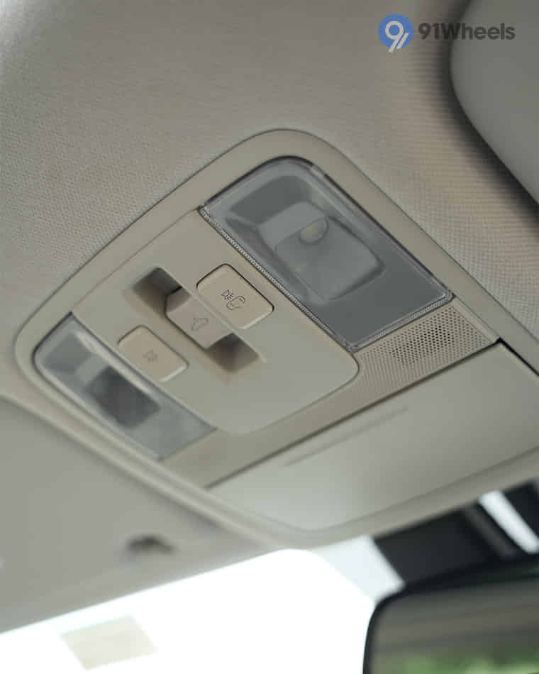 Infotainment & Charging - 5