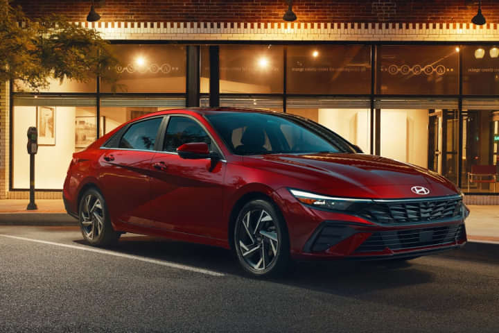 Hyundai Elantra 2025 Right Front Three Quarter