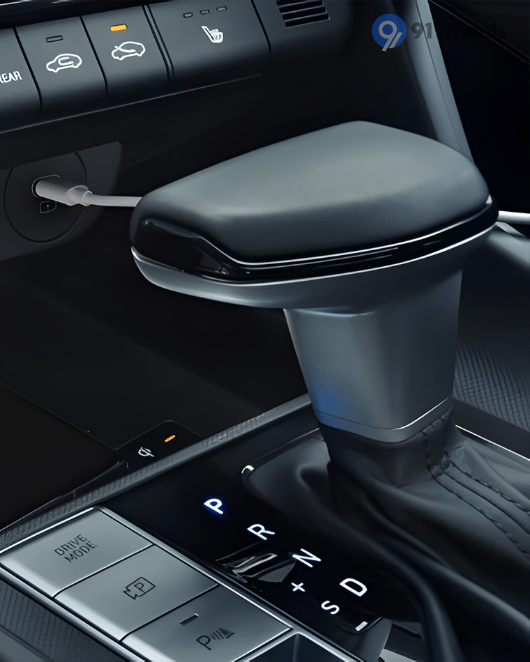 Dashboard & Front Cabin - 4