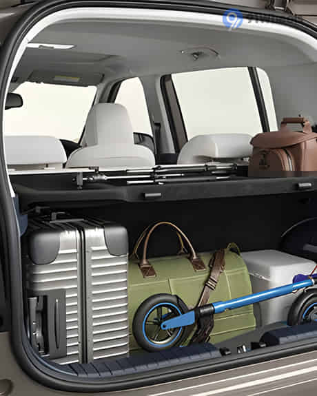 Exter Bootspace with Luggage