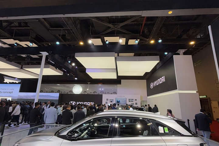 Hyundai Nexo EV Side Glass Housing