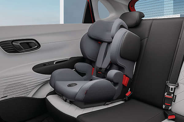 Hyundai i20 child mount seat