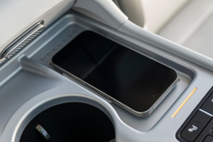 Hyundai IONIQ 9 USB Port/Power Socket/Wireless Charging