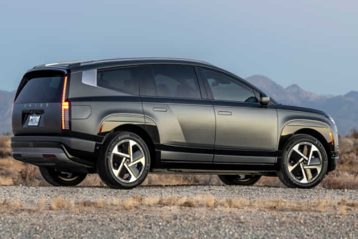 Hyundai IONIQ 9 Right Rear Three Quarter Hyundai IONIQ 9 Right Rear Three Quarter