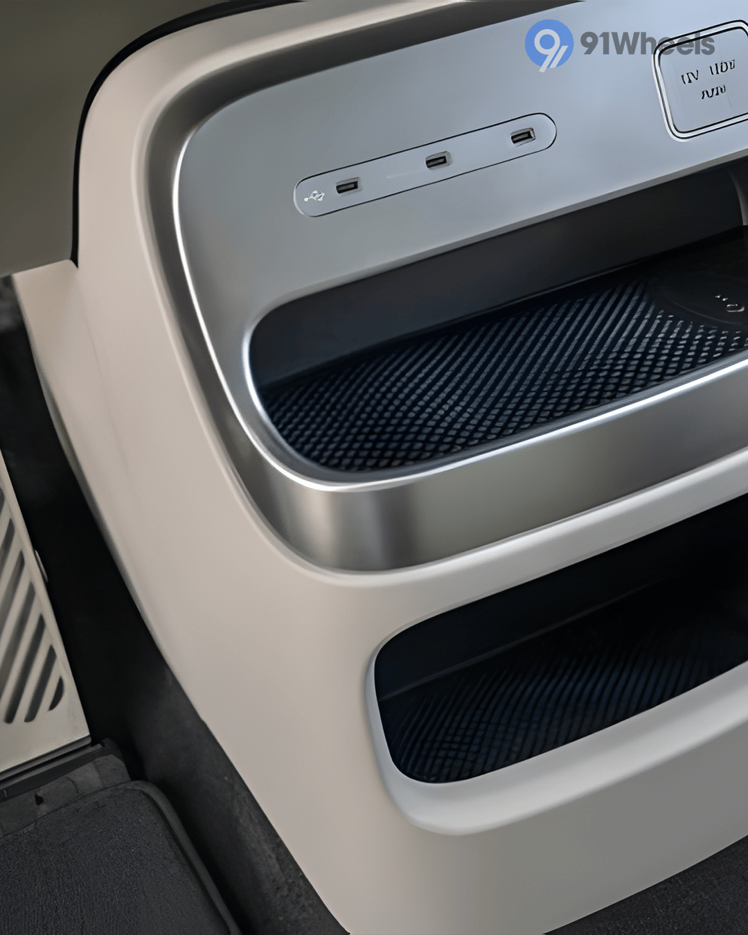 Dashboard & Front Cabin - 5