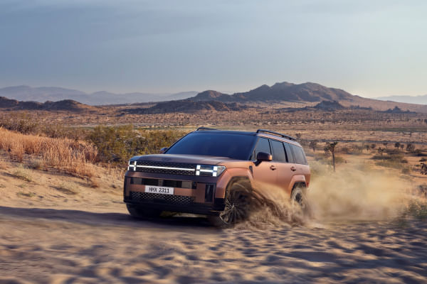 Hyundai Santa Fe 2025 Driving Shot