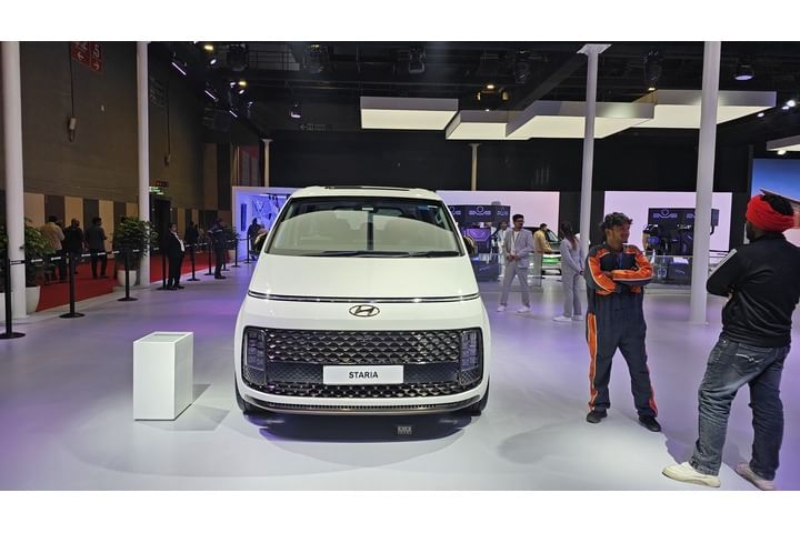 Hyundai Staria Front View