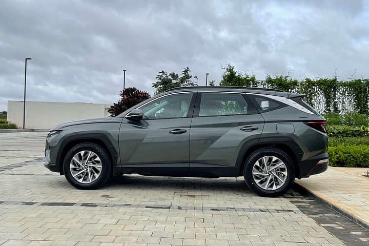 Hyundai Tucson Left Side View