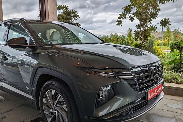 Hyundai Tucson Closed Hood/Bonnet
