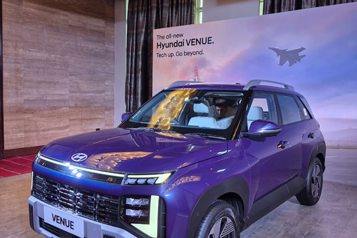 Hyundai Venue Side Glass Housing