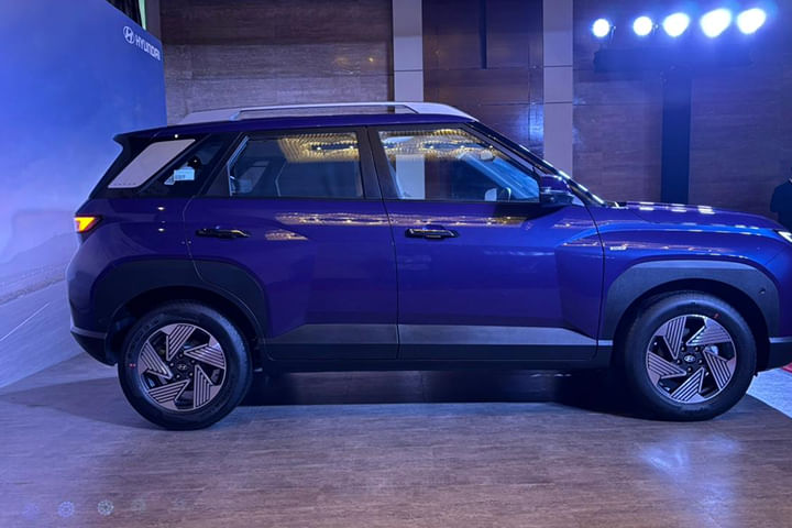 Hyundai Venue Right Side View