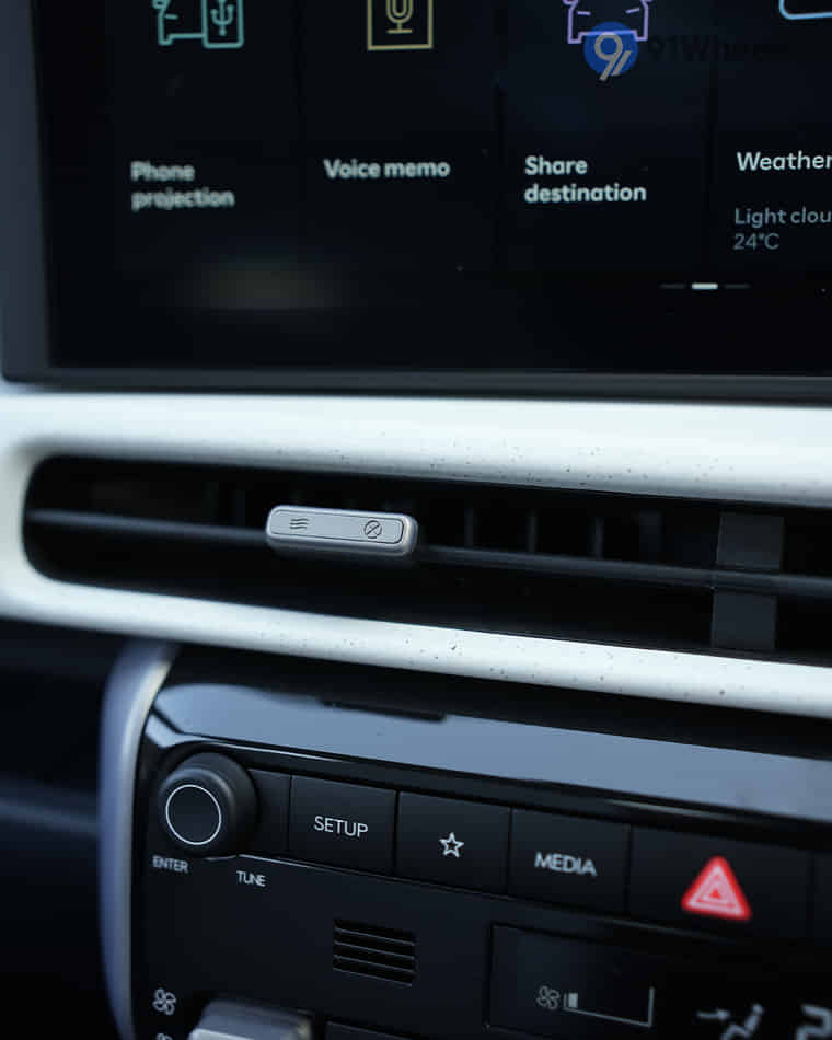 Dashboard & Front Cabin - 3 Dashboard & Front Cabin - 3