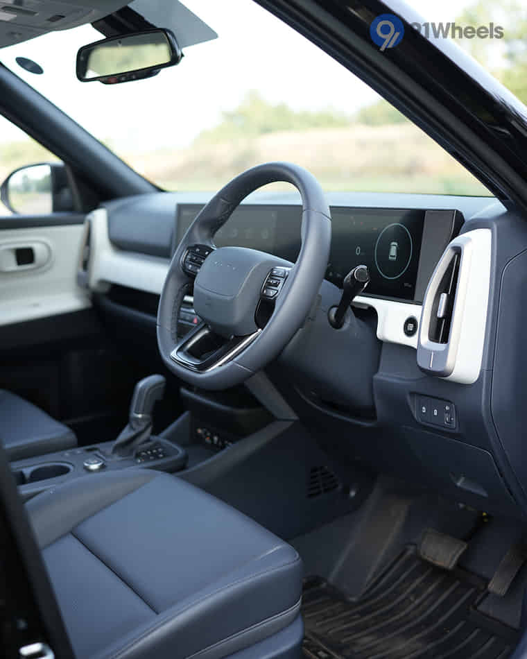 Dashboard & Front Cabin - 13 Dashboard & Front Cabin - 13