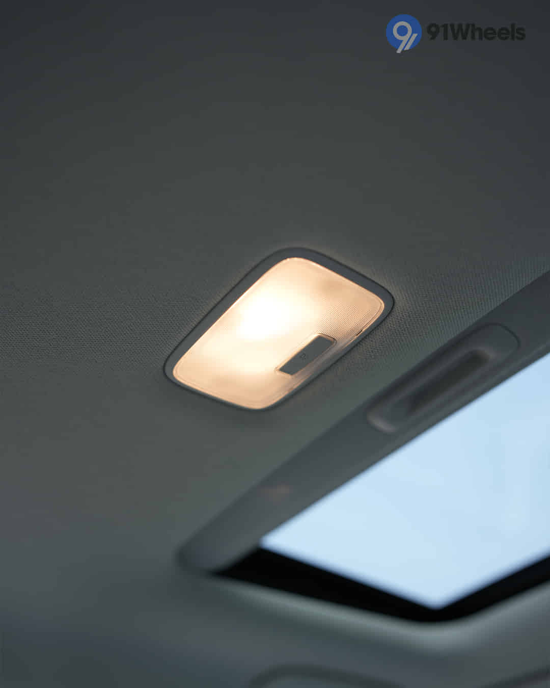 Rear Row Roof Mounted Cabin Lamps Rear Row Roof Mounted Cabin Lamps