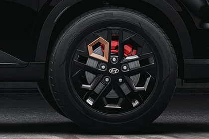 Hyundai Venue 1.5 L Diesel S(O) MT Wheel