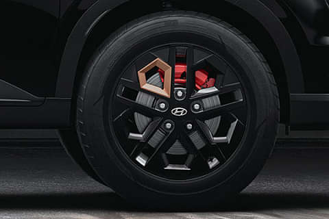 Hyundai Venue Wheel Image