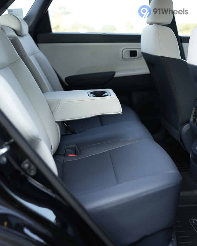 Seats & Cabin Comfort - 4 Seats & Cabin Comfort - 4