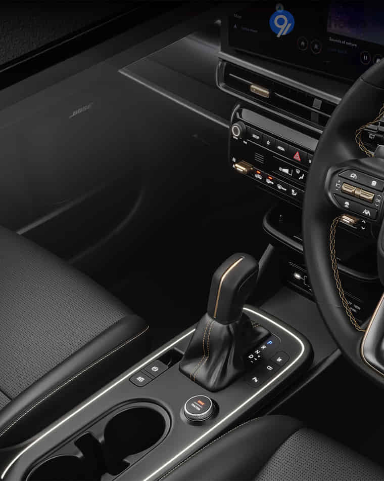 Dashboard & Front Cabin - 15