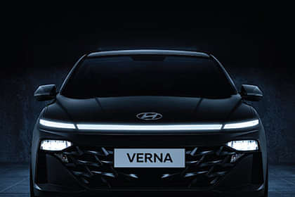 Hyundai Verna SX Opt MT Front View