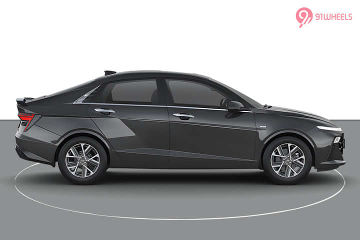 Hyundai Verna Right Side View