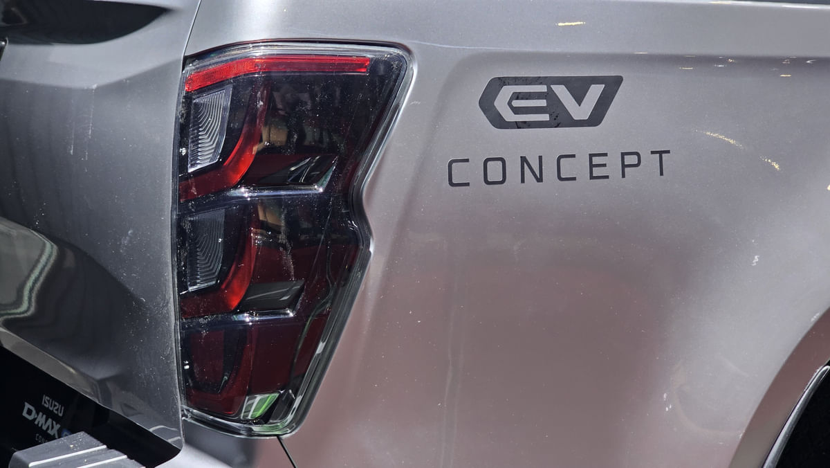 Isuzu DMax EV Concept Rear Signal/Blinker Light
