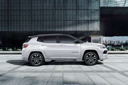 Jeep Compass Black Shark AT Right Side View