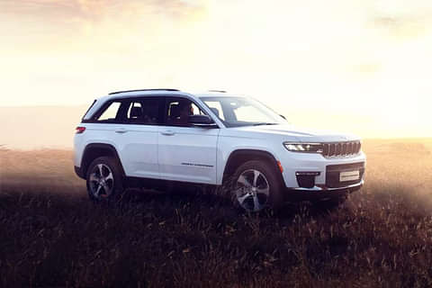 Jeep Grand Cherokee Right Front Three Quarter Image