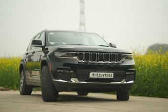 Jeep Grand Cherokee Right Front Three Quarter Jeep Grand Cherokee Right Front Three Quarter