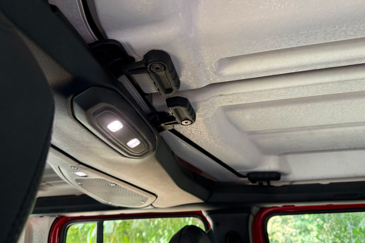 Jeep Wrangler Rear Row Roof Mounted Cabin Lamps