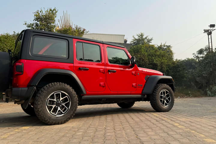 Jeep Wrangler Right Side View