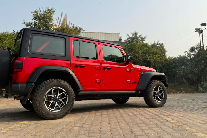 Jeep Wrangler Right Side View